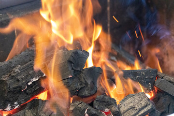 Fire to roast the barbecue.