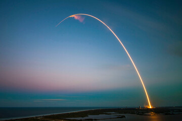 Beautiful rocket crossing the entire sky with its incredible trail - obrazy, fototapety, plakaty