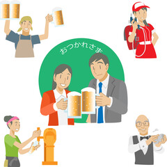 ビールで乾杯するカップルとお店の人々