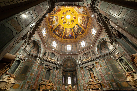 Italia, Toscana, Firenze, Cappelle Medicee. Le cappelle medicee, costruite quale luogo di sepoltura della famiglia Medici. La Cappella dei Principi.