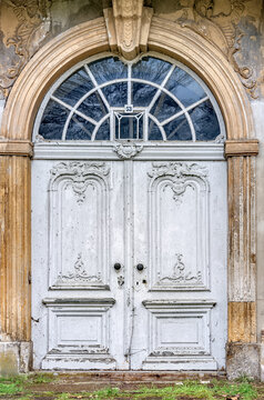 Main portal of a dilapidated manor house, Ivenack, Mecklenburg Pomerania, Germany.
