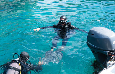 Fototapeta premium Diving lessons with an instructor. First time scuba dive. Selective focus.