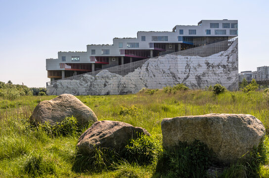 The Mountain, preisgekr&ouml;ntes Appartementhaus vom Architekturb&uuml;ro Bjarke Ingels Group, Stadtteil &Oslash;restad, Amager, Kopenhagen, D&auml;nemark