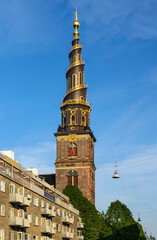 Fototapeta na wymiar Turm der Erlöserkirche, Vor Frelsers Kirke, Christianshavn, Kopenhagen, Dänemark