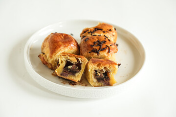 pisang bolen is made from bananas covered in rolled sheet of pastry dough filled chocolate and cheese
