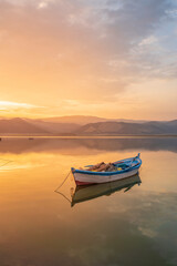 Fototapeta na wymiar beautiful landscape with a boat and the sun