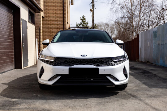 car on the street Kia K5