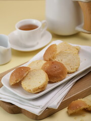 Bagelen is twice baked bread usually spread with butter and sugar or cheese