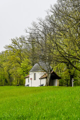 Mariastein, Kapelle, St. Anna-Kapelle, Kloster, Kloster Mariastein, Wallfahrt, Dorf, Wanderweg, Landwirtschaft, Felder, Frühling, Morgennebel, Schweiz