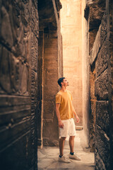 Obraz na płótnie Canvas young male traveler visits Karnak temple in Luxor, Egypt
