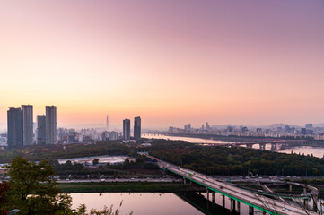 Fototapeta premium pink sweet sunset of Seoul cityscapes with high rise office buildings and skyscrapers in Seoul city, Republic of Korea in winter blue sky and cloud