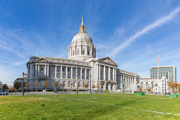 Fototapeta na wymiar San Francisco City Hall and Civic Center Plaza