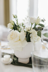 Fototapeta na wymiar Beautiful floral decoration at a wedding reception