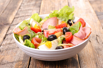 fresh mixed vegetable salad in bowl