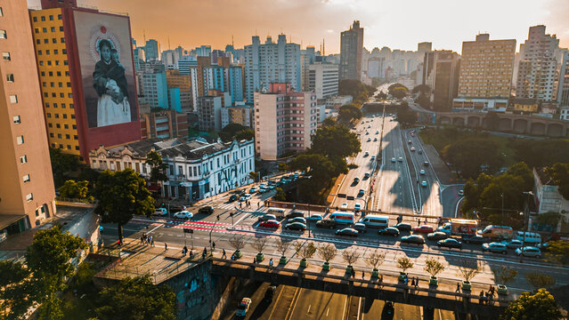 Bairro Liberdade Cidade S&atilde;o Paulo Paulista Sudeste Brasil Urbano Arte Grafite Pixo Igreja Avenida Rua Carros Turismo Turista Paulistano Viaduto Transporte Paisagem Urbana A&eacute;rea Drone Jap&atilde;o Japon&ecirc;s C&eacute;u