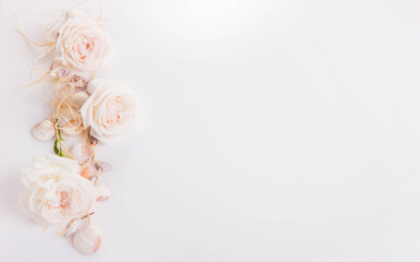 Obraz na płótnie Canvas Romantic wedding background with nautical theme. Delicate pink roses and seashells.