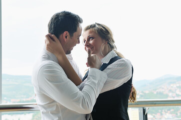 Obraz premium romantic happy couple relax and have fun at balcony in their new home apartment