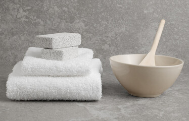 Spa display against a ganite stone backdrop.