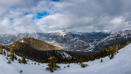 Fototapeta na wymiar Scenic mountain views from the Banff National Park Gondola Alberta Canada
