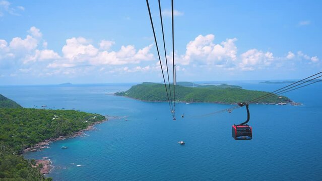 ベトナム　フーコック島　世界最長のケーブルカーからの景色
