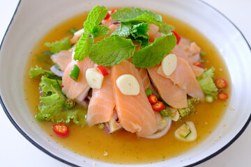 Hot and spicy salmon salad