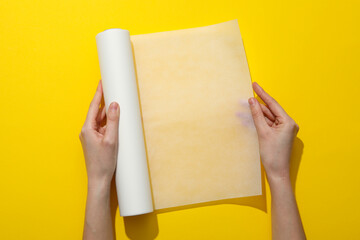 Obraz premium Concept of accessories for cooking and baking - baking paper