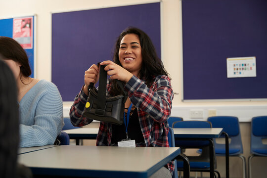 Students putting on VR headset in class