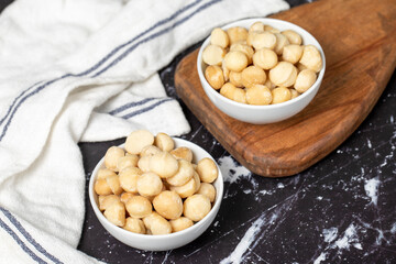 Macadamia nuts. Peeled Macadamia Nuts in a ceramic bowl. superfood. Vegetarian food concept. healthy snacks