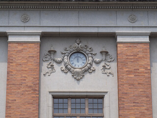 レリーフと時計 000092