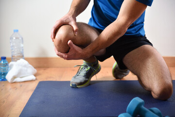 Detail of man doing sports with knee pain