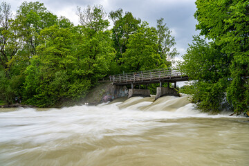 Flauchersteg in München bei Hochwasser