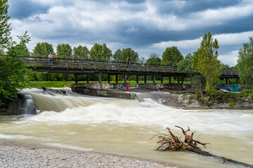 Flauchersteg in München bei Hochwasser