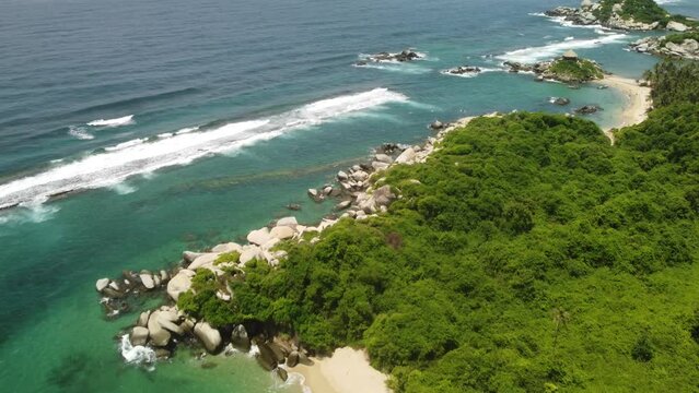 The stunning coastline of Tayrona National Park, Colombia!