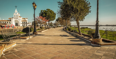 Promenade along the Lagoon del Rocio