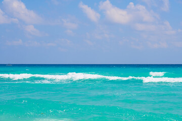Fototapeta na wymiar Turquoise water of the Caribbean Sea.