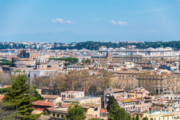 Naklejka premium panoramischer Blick vom Gianicolo Hügel auf das historische Zentrum der Ewigen Stadt im Sonnenlicht