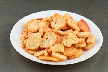 Bread croutons snacks in a plate.