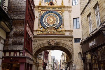 La rue de Gros horloge de Rouen et befrois du front 