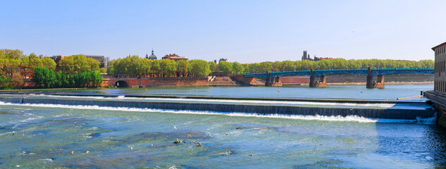 Fototapeta na wymiar Cityscape of Toulouse city and Garonne river. France, Europe
