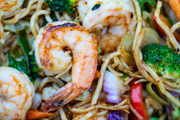 Grilled shrimps with vegetables