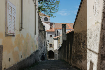 Fototapeta na wymiar Old alleyway in in Trieste, Italy