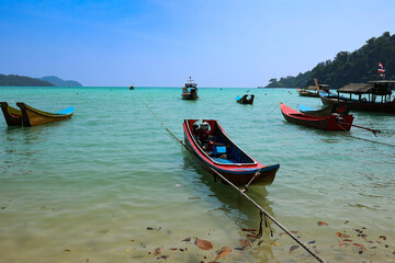 Fototapeta na wymiar boats and island view of Surin island in Thailand