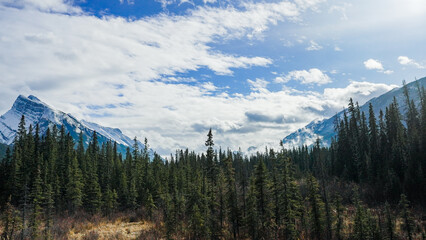 Obraz premium Canadian mountain landscape with sky