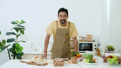 Asian young chef who takes good care YouTube numbers, I'm going live, bring food menu, raw materials for cooking that viewers who watch live can easily find raw materials in the house follow.