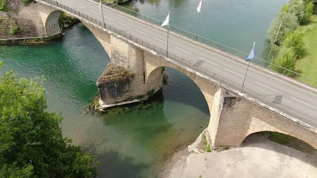 Aerial view from top to bottom of the bridge Qur des Mousserolles with a pillar connecting two arches in subject