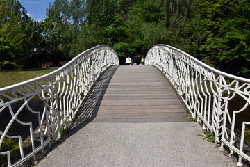 Weiße Brücke im Kurpark von Baden-Baden