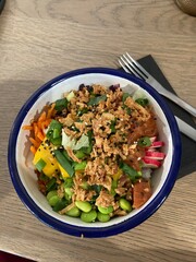 Poke bowl au saumon