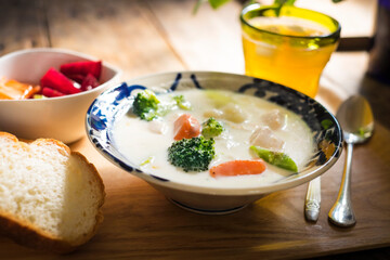 シチューとサラダとバゲット