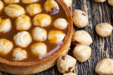 round tartlet with salted caramel and roasted hazelnuts