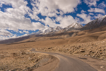 Obraz na płótnie Canvas the road from Pangong Lake to Tso Moriri with desert and mountain , Ladakh, India